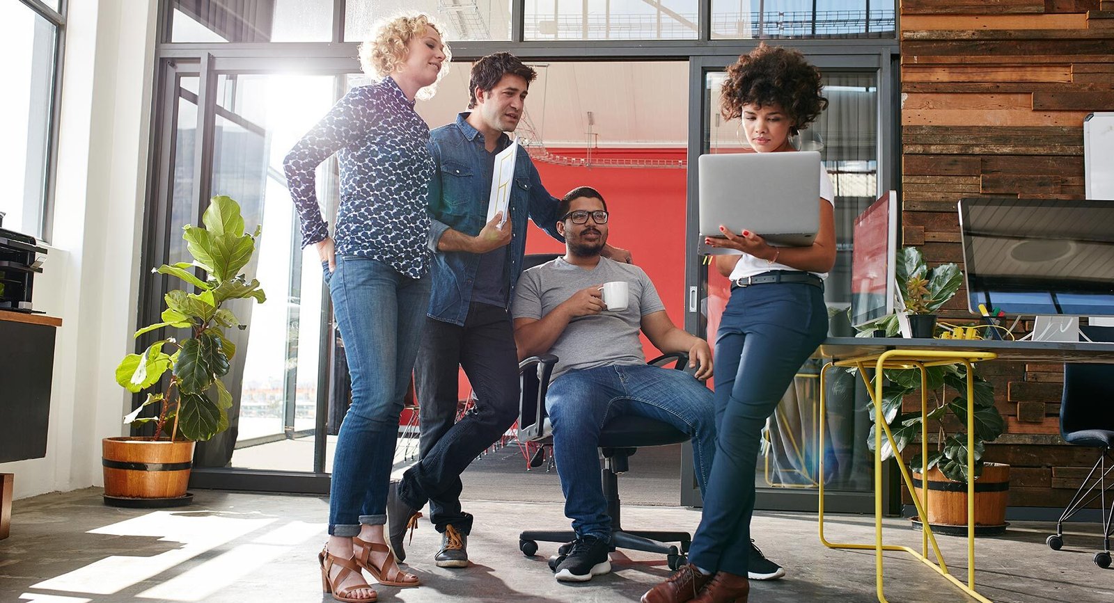 Multiracial Group Of Designers Meeting In Modern O PDKDT2P 2 1800x975