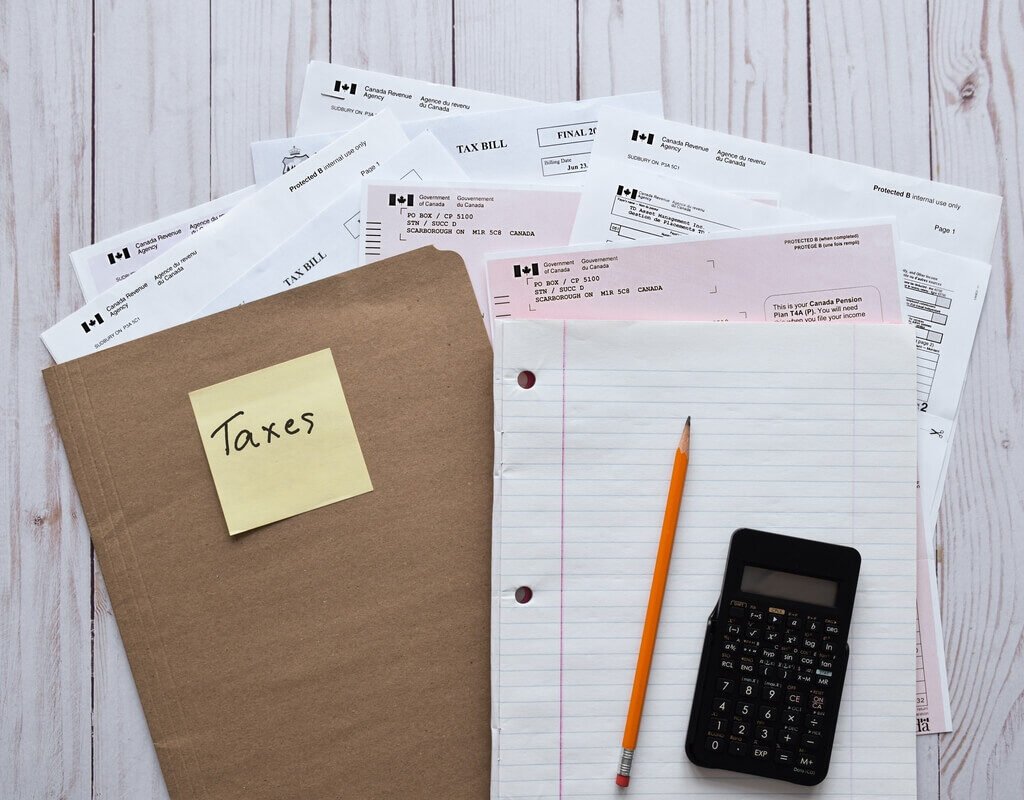 How to Prepare for Annual Tax Reporting File Folder With Paperwork To Prepare Yearly Annua 2025 03 12 21 27 14 Utc 1024x800